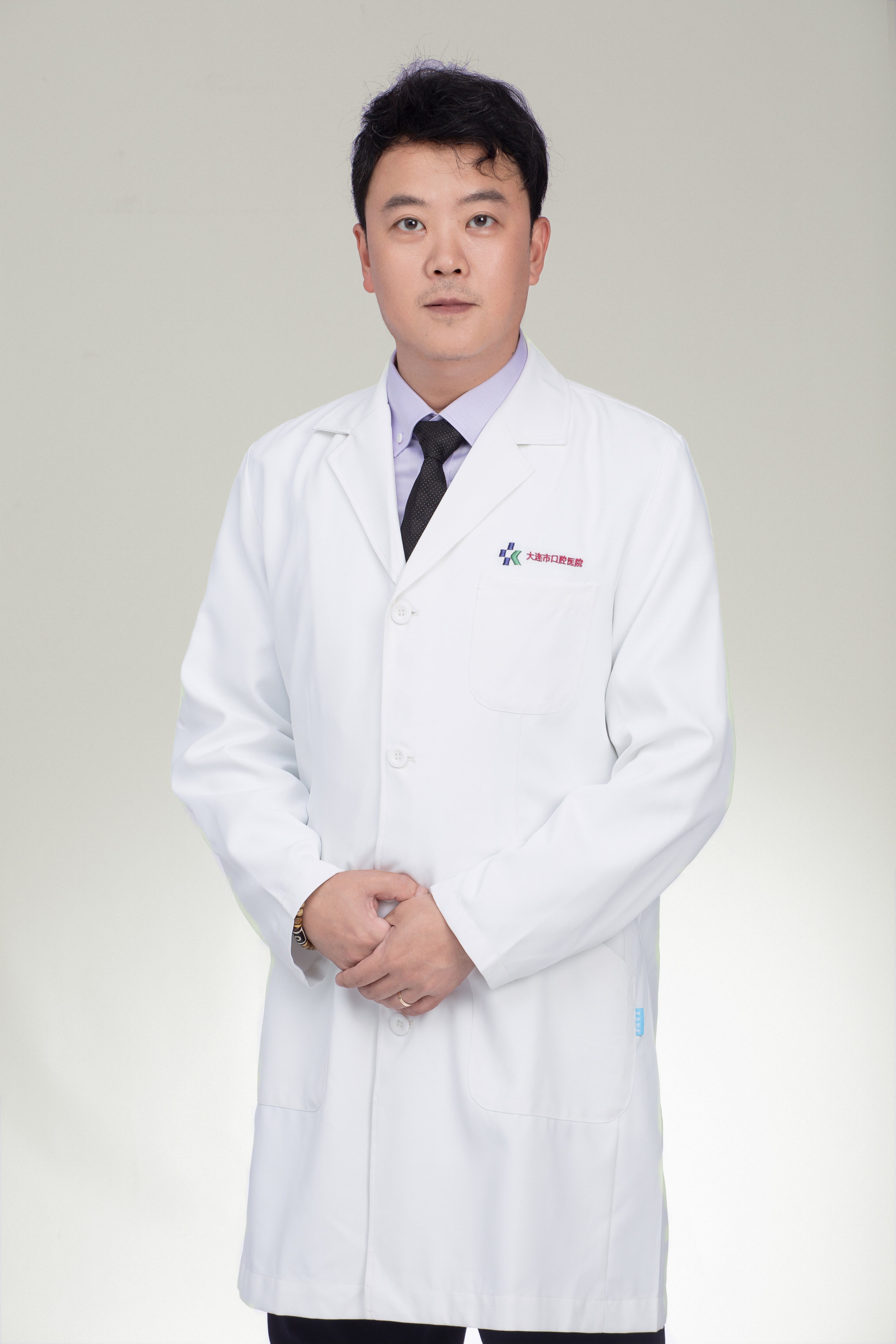 何大唯_副本.jpg 何大唯_副本.jpg